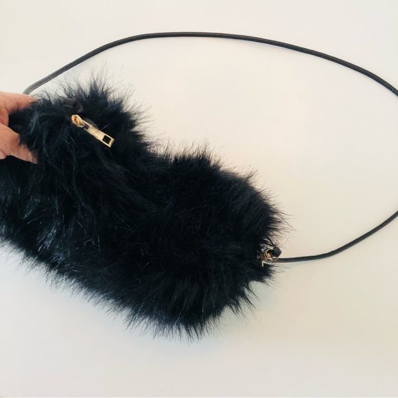 Black Faux Fur Shoulder Crossbody Bag & Warm Winter Muff with Detachable Strap - Picture 3 of 12